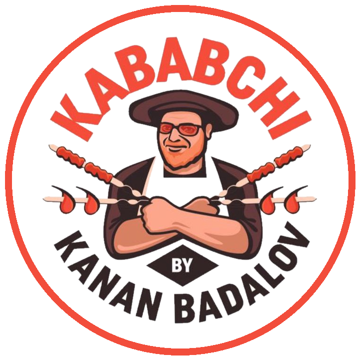 הלוגו של Kababchi by Kanan Badalov: שף בכובע עם ידיים שלובות ושיפודים